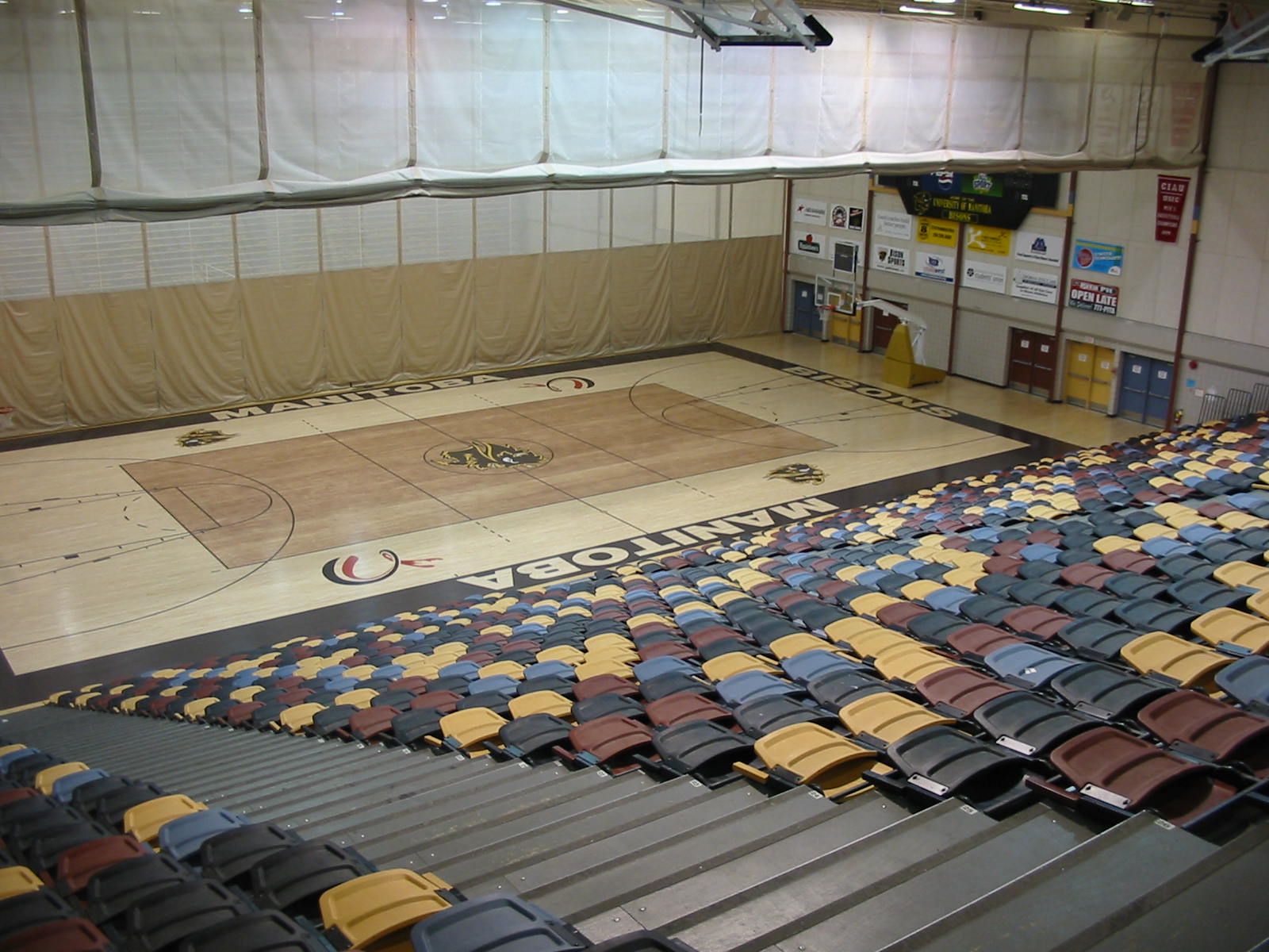 telescopic-bleachers-individual-seating