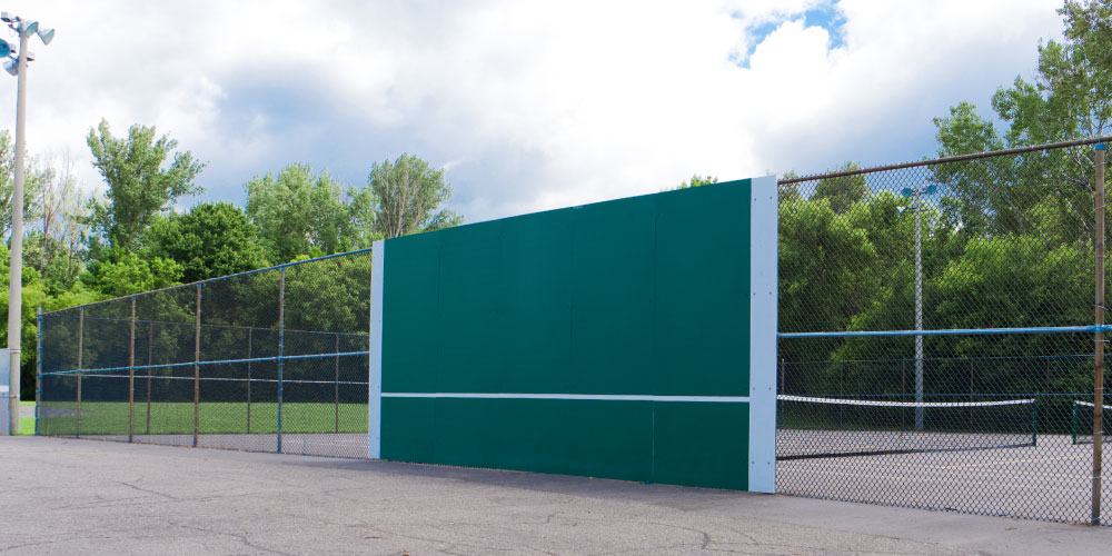 Image-of-Outdoor-Tennis-Backboard-at-Carson-Grove-Park