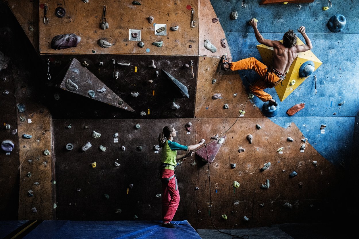 Choosing The Right Crash Pad For Your Indoor Rock Climbing Facility