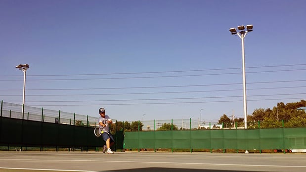 windscreens-on-tennis-court.jpg